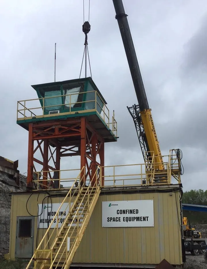 Cabin lift, crane day